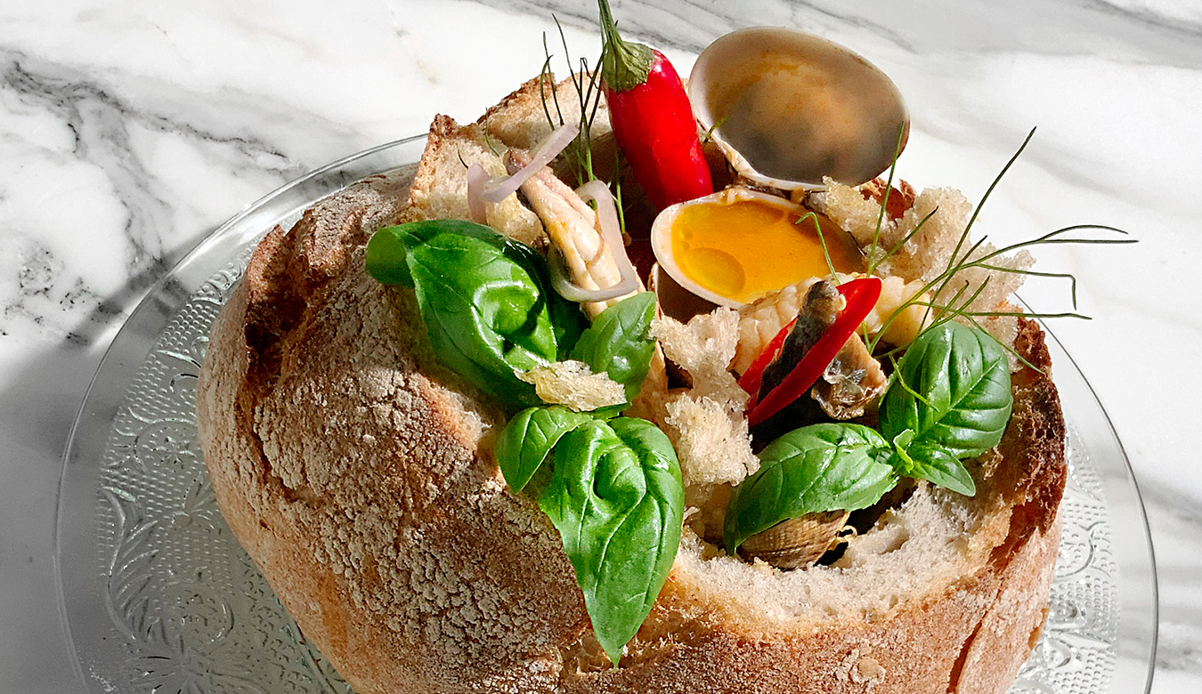 Zuppa di pesce nel pane Sosi
